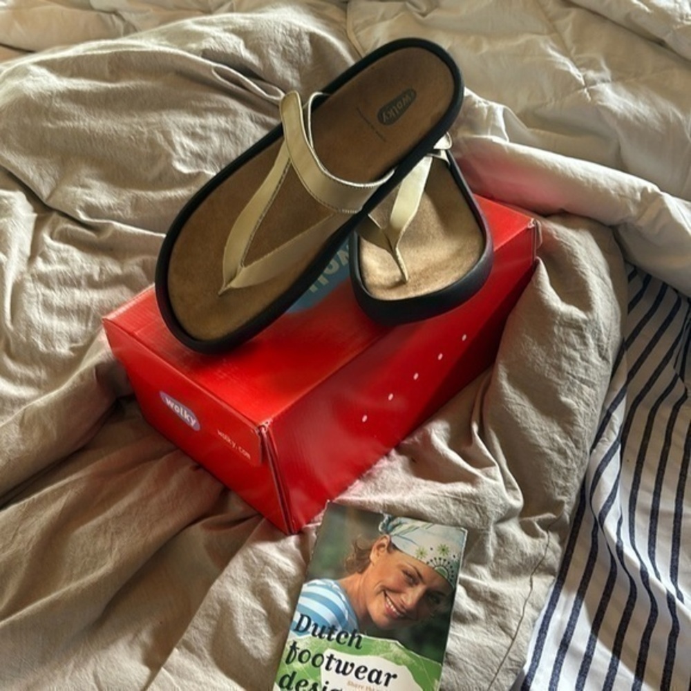 Wolky serenity linen colored leather adjustable strap sandal newin box (10.5-11)
